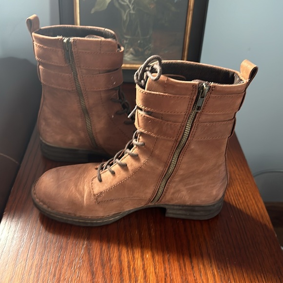 Born Camryn Lace-Up Boot (Women) - Picture 10 of 11